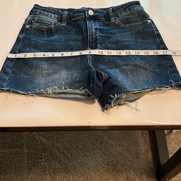 Judy Blue Mid Rise Shorts Size M - Picture 5 of 16